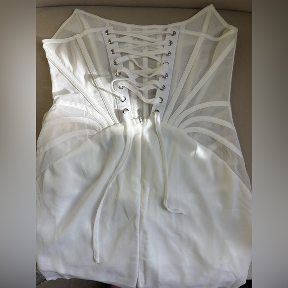 Elegant White Mini Dress - Picture 5 of 8